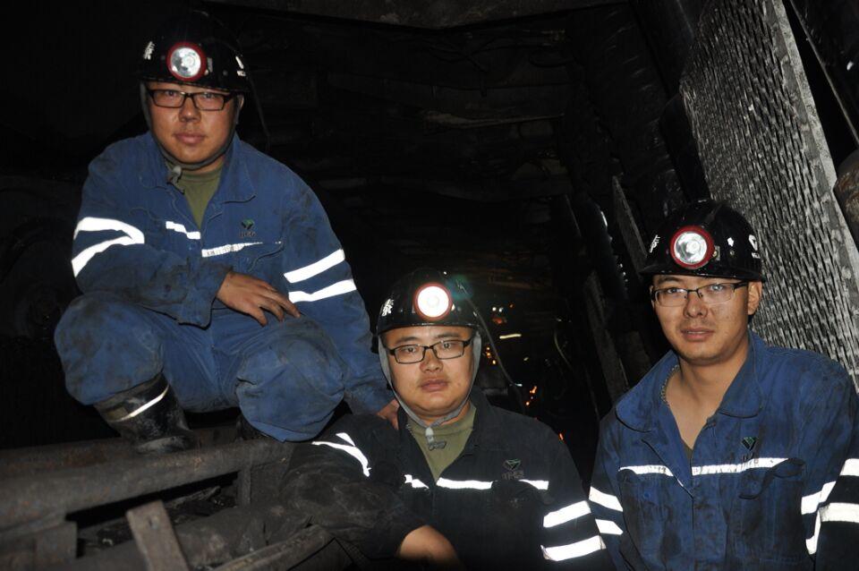 取樣人員現場取樣(內蒙古鐵譜分析技術) 取樣人員現場取樣(內蒙古鐵譜分析技術)